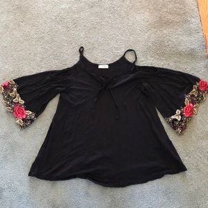 Flowy top with rose sleeve!